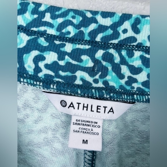 Athleta Balance Clouded Leopard Teal Blue 4” Shortie Shorts Size M NWT - Picture 6 of 13